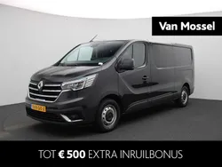 Midnightzwart d68 Gebruikt 2023 Renault Trafic Komfort Van | € 22.430 (Eerlijke prijs)