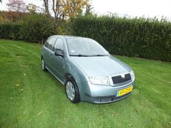 Blauw Gebruikt 2002 Skoda Fabia Ambiente Hatchback | € 1.500 (Goede deal)