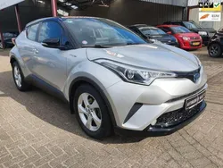 Grijs Gebruikt 2017 Toyota C-HR SUV | € 18.999 (Eerlijke prijs)