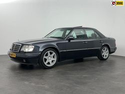 Zwart, metallic lak Gebruikt 1995 Mercedes E500 Edition Sedan | € 125.000