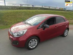 Rood Gebruikt 2014 Kia Rio 3 Hatchback | € 8.950 (Eerlijke prijs)