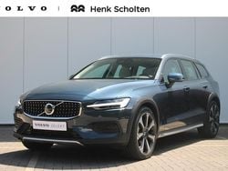 Blauw, metallic lak Gebruikt 2024 Volvo V60 CC Plus Stationwagen | € 59.950 (Eerlijke prijs)
