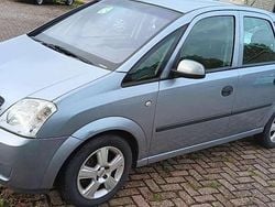 Grijs Gebruikt 2004 Opel Meriva MPV | € 899 (Goede deal)