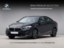 Saphirschwarz metallic (donker zwart metallic) Gebruikt 2022 BMW 218 Executive Coupé | € 27.450 (Goede deal)