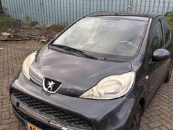 Grijs Gebruikt 2012 Peugeot 107 Sportium Hatchback | € 2.000 (Goede deal)