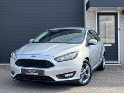 Grijs Gebruikt 2017 Ford Focus Titanium Hatchback | € 6.995 (Eerlijke prijs)