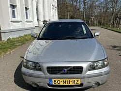 Grijs Gebruikt 2003 Volvo S60 Sedan | € 3.850 (Eerlijke prijs)