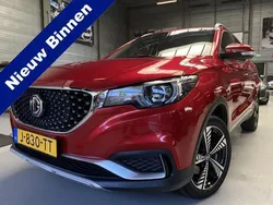 Rood, metallic lak Gebruikt 2020 MG ZS Luxury Sedan | € 13.750 (Goede deal)