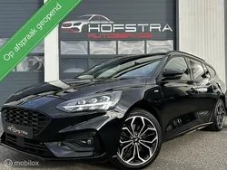 Zwart Gebruikt 2020 Ford Focus ST-Line Stationwagen | € 13.445 (Eerlijke prijs)