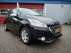 Zwart Gebruikt 2015 Peugeot 208 Style Hatchback | € 6.350 (Eerlijke prijs)