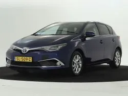 Donker blauw metallic Gebruikt 2018 Toyota Auris Executive Hatchback | € 17.445