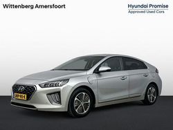 Typhoon silver metallic (t2x) Gebruikt 2022 Hyundai Ioniq Premium Hatchback | € 21.900 (Iets duurder)