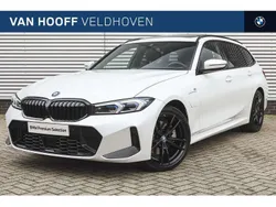 Wit, metallic lak Gebruikt 2024 BMW 330 Executive Stationwagen | € 53.950 (Duur)