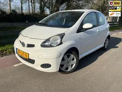 Wit Gebruikt 2010 Toyota Aygo Comfort Hatchback | € 2.323 (Eerlijke prijs)