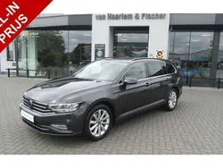 Grijs Gebruikt 2022 VW Passat Comfortline Stationwagen | € 29.350 (Eerlijke prijs)