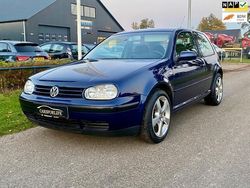 Blauw, metallic lak Gebruikt 2003 VW Golf IV Hatchback | € 1.499 (Eerlijke prijs)