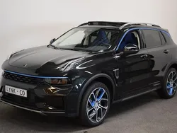 Zwart, metallic lak Gebruikt 2023 Lynk & Co 01 SUV | € 28.950 (Eerlijke prijs)
