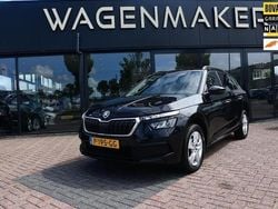 Zwart, metallic lak Gebruikt 2022 Skoda Kamiq Ambition SUV | € 17.950 (Eerlijke prijs)