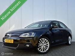 Zwart Gebruikt 2013 VW Jetta Highline Sedan | € 5.940 (Goede deal)