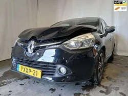 Zwart, metallic lak Gebruikt 2014 Renault Clio IV Expression Hatchback | € 1.950