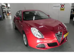 Rood Gebruikt 2015 Alfa Romeo Giulietta Impression Hatchback | € 8.295