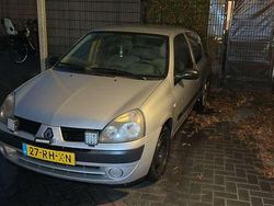 Zilver Gebruikt 2005 Renault Clio II Basis Hatchback | € 500 (Goede deal)