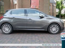Grijs Gebruikt 2019 Peugeot 208 Allure Hatchback | € 13.999 (Goede deal)