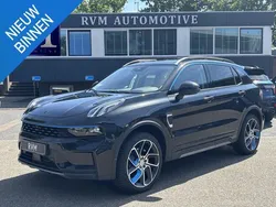 Zwart, metallic lak Gebruikt 2022 Lynk & Co 01 SUV | € 23.899 (Eerlijke prijs)