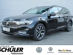 Zwart Gebruikt 2023 VW Passat Business Stationwagen | € 37.972 (Iets duurder)