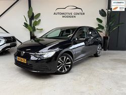 Zwart Gebruikt 2021 VW Golf VIII Style Hatchback | € 21.999 (Eerlijke prijs)
