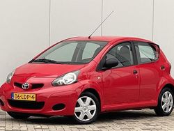 Rood Gebruikt 2010 Toyota Aygo Hatchback | € 2.990 (Eerlijke prijs)