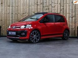 Rood (metallic) Gebruikt 2018 VW up! Beats Hatchback | € 16.950 (Iets duurder)