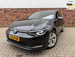 Zwart, metallic lak Gebruikt 2020 VW Golf VIII Style Hatchback | € 20.750 (Super prijs)