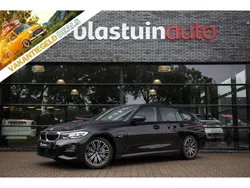 Zwart Gebruikt 2022 BMW 330 Executive Stationwagen | € 31.950 (Super prijs)