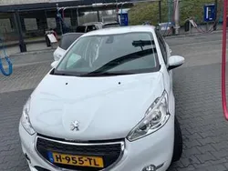 Wit Gebruikt 2013 Peugeot 208 Allure Hatchback | € 5.000 (Eerlijke prijs)