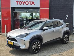 Grijs Gebruikt 2024 Toyota Yaris Hybrid Edition SUV | € 28.499 (Eerlijke prijs)