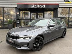 Grijs Gebruikt 2022 BMW 318 Sport Line Stationwagen | € 26.950 (Super prijs)