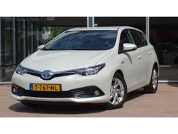 Wit Gebruikt 2018 Toyota Auris Hatchback | € 18.950 (Eerlijke prijs)