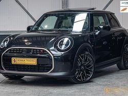 Zwart Gebruikt 2024 Mini Cooper S Favoured Hatchback | € 38.950