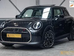 Zwart Gebruikt 2024 Mini Cooper S Favoured Hatchback | € 39.950 (Duur)