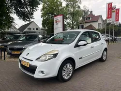 Wit Gebruikt 2010 Renault Clio II Collection Hatchback | € 3.750 (Iets duurder)