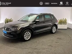 Zwart Gebruikt 2021 VW Tiguan Life SUV | € 27.395 (Goede deal)