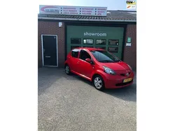 Rood Gebruikt 2008 Toyota Aygo Hatchback | € 2.950 (Eerlijke prijs)