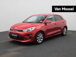 Rood Gebruikt 2022 Kia Rio Hatchback | € 17.400 (Eerlijke prijs)