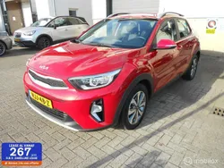 Rood Gebruikt 2023 Kia Stonic Play SUV | € 19.950 (Goede deal)
