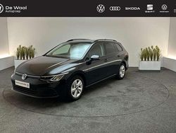Deep black Gebruikt 2023 VW Golf VIII Life Stationwagen | € 21.895 (Goede deal)