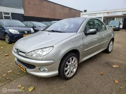 Grijs Gebruikt 2004 Peugeot 206 CC Roland Garros Cabriolet | € 2.350 (Eerlijke prijs)