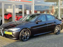 Zwart, metallic lak Gebruikt 2022 Alfa Romeo Giulia Super Sedan | € 38.950 (Iets duurder)