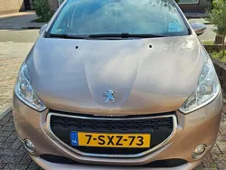 Beige Gebruikt 2013 Peugeot 208 Envy Hatchback | € 5.000 (Goede deal)