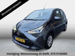 Grijs Gebruikt 2021 Toyota Aygo X-play Hatchback | € 15.800 (Iets duurder)